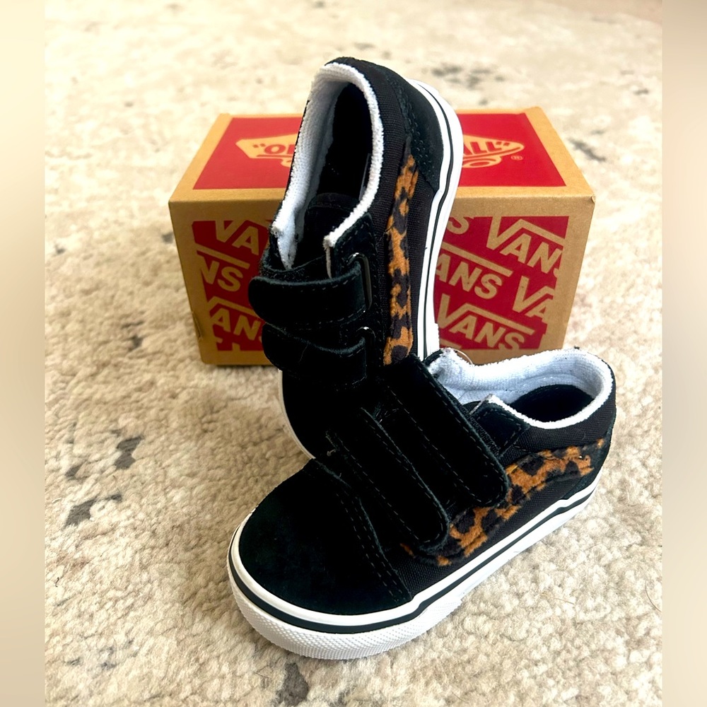 Vans Old Skool V Little Girls Leopard Fur/Black and Tru White